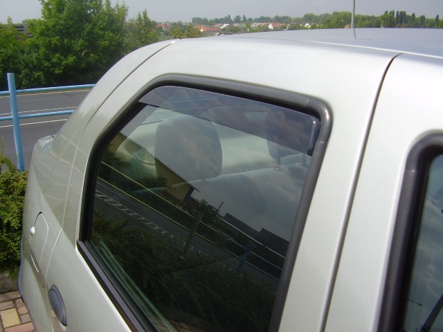 f16 bocni vjetrobrani deflektori Dacia logan